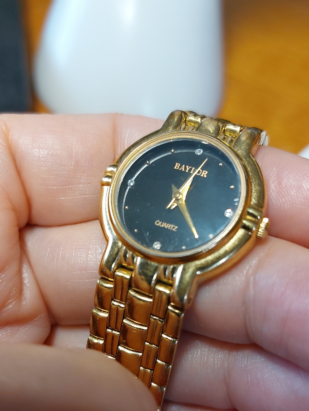 Vintage Baylor Working Ladies 6.5" Goldtone Watch Black Face - Picture 9 of 9